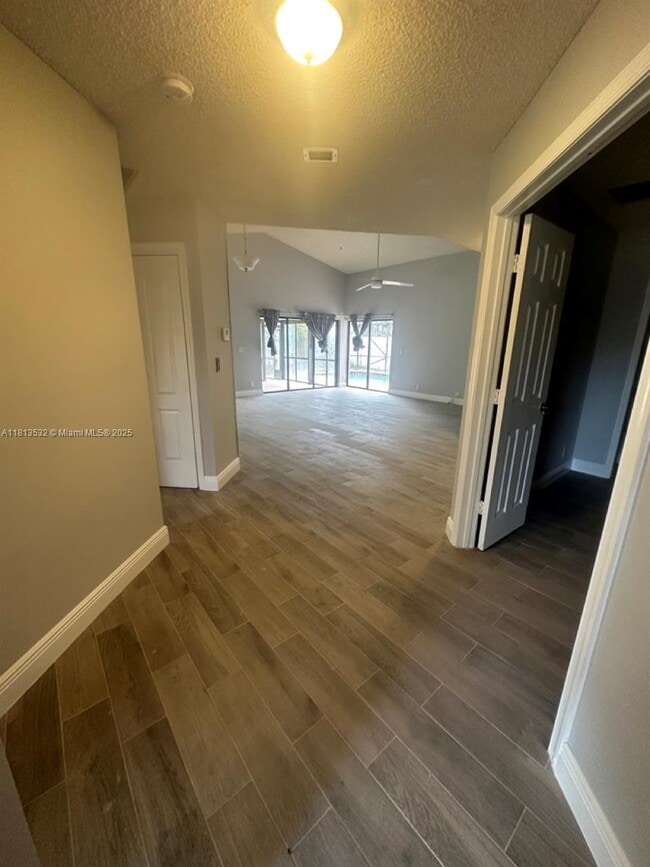 Building Photo - 21615 Villa Nova Dr
