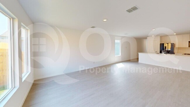 Foto del edificio - 1001 Raintree Rd
