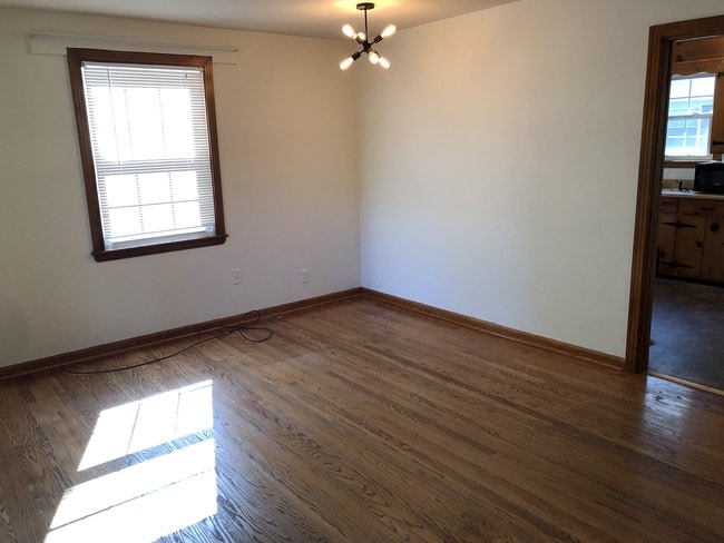 Área de comedor - 529 Rosedale Ave