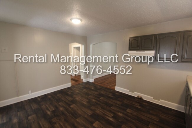 Building Photo - .New On The Market! Charming 2 bedroom 1 bath