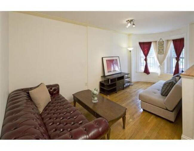 Photo - 5Br/3.5Bth, close to Northeastern Univ. La... House