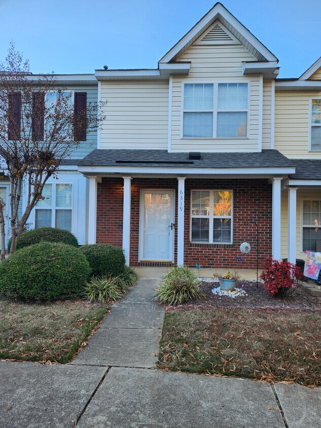 Foto principal - 6319 Sweetbay Dr