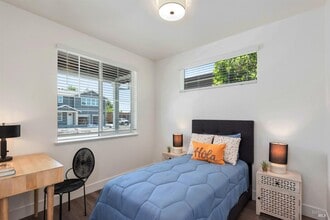 Building Photo - 1416 Wrigley Ave
