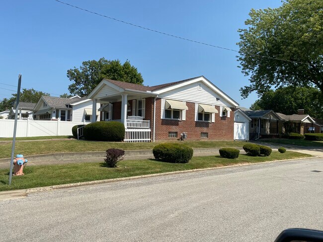 Side View - 868 S 17th St