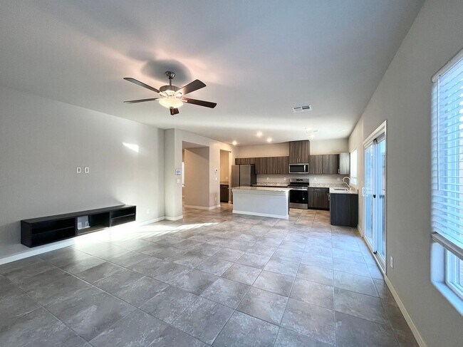 Foto del edificio - Spacious Family Home with Modern Amenities in Prime Location