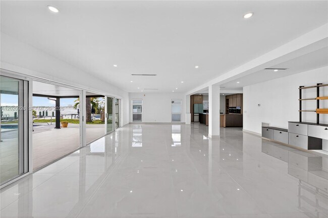 Foto del edificio - 1101 S Shore Dr