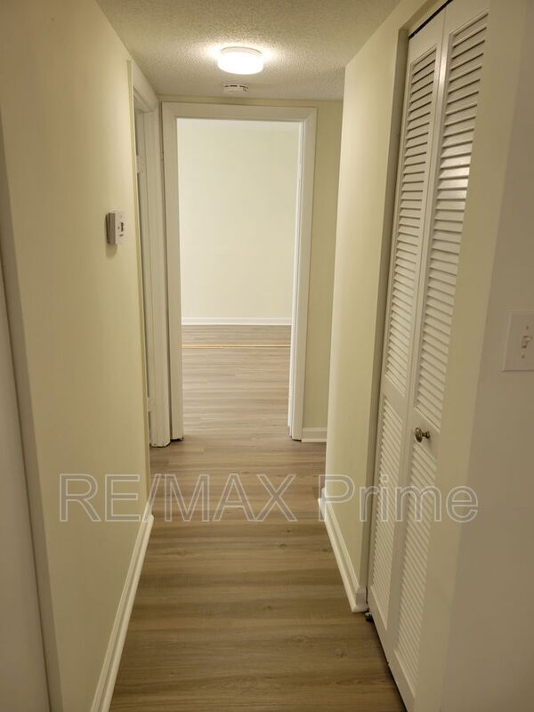 Building Photo - 609 Zephyr Ct