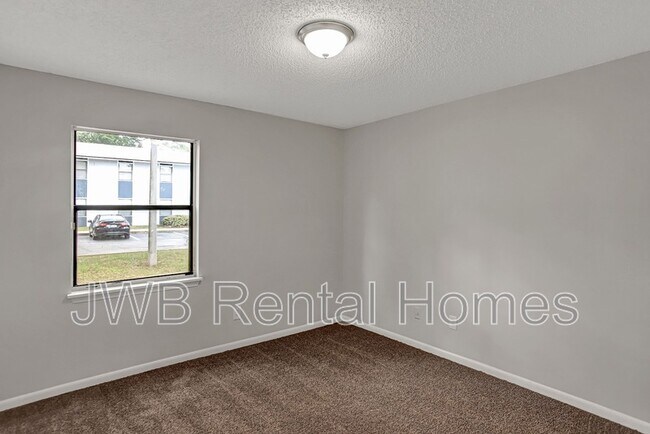 Foto del edificio - 10825 Key Haven Blvd