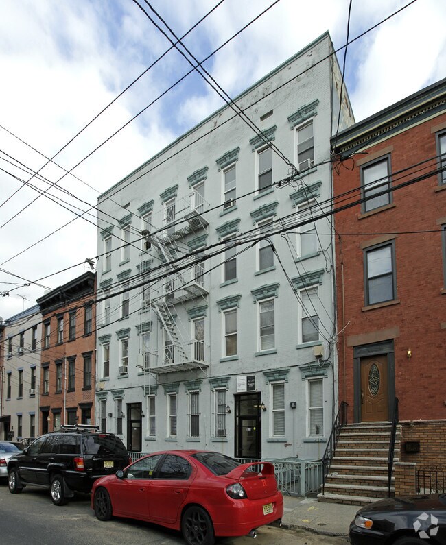 323325 Bloomfield St, Hoboken, NJ 07030 Apartments Hoboken, NJ