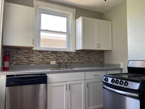 Building Photo - 3056 Pinehurst Ave