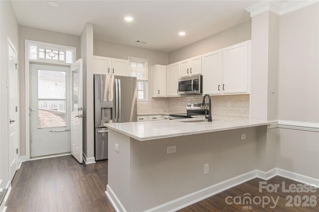 Building Photo - 108 S Square Row