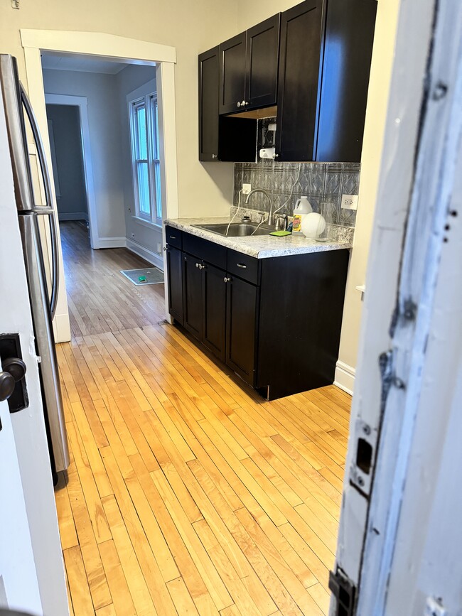 Kitchen - 5600 N Major Ave