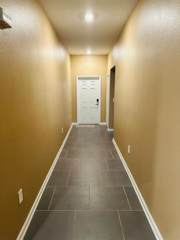 Foto del edificio - 9380 Revere Ave