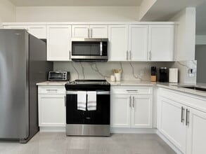 Building Photo - 11024 Legacy Dr