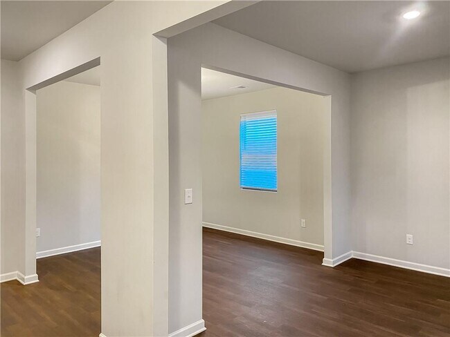 Building Photo - 3173 Hawthorn Farm Blvd