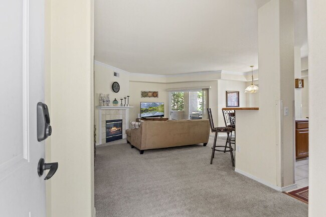 Building Photo - Fully Furnished Condo in Stratmoor Hills - Utilities Provided!