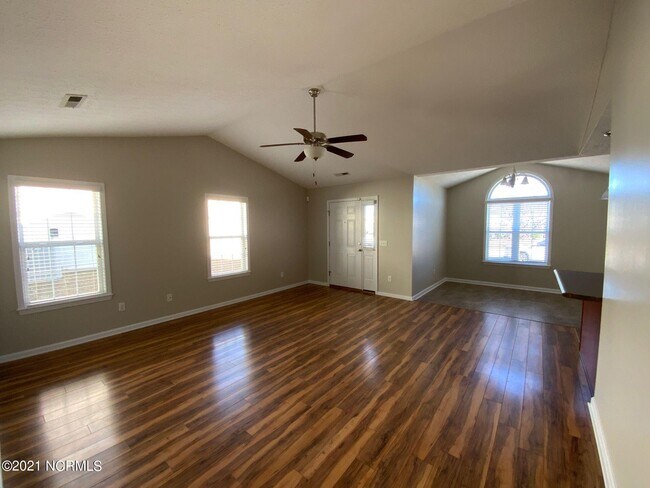 Building Photo - 207 Belvedere Dr