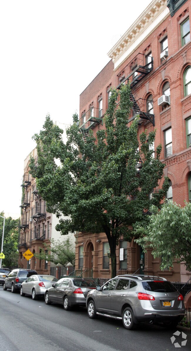 Building Photo - 9 E 131st St