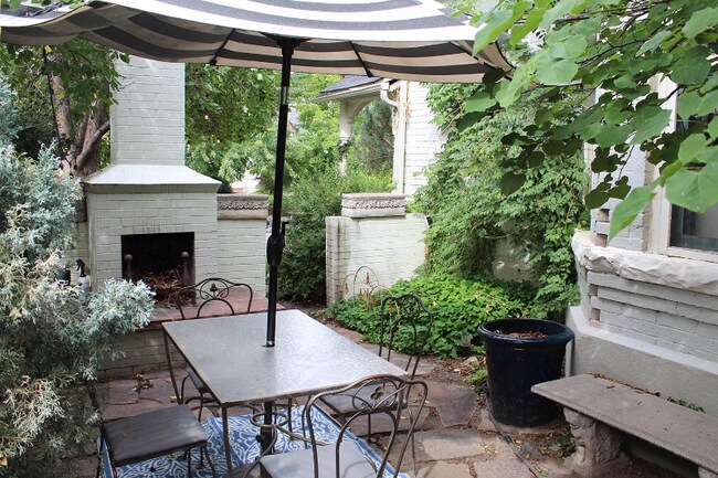 Foto del edificio - 420 N Downing St