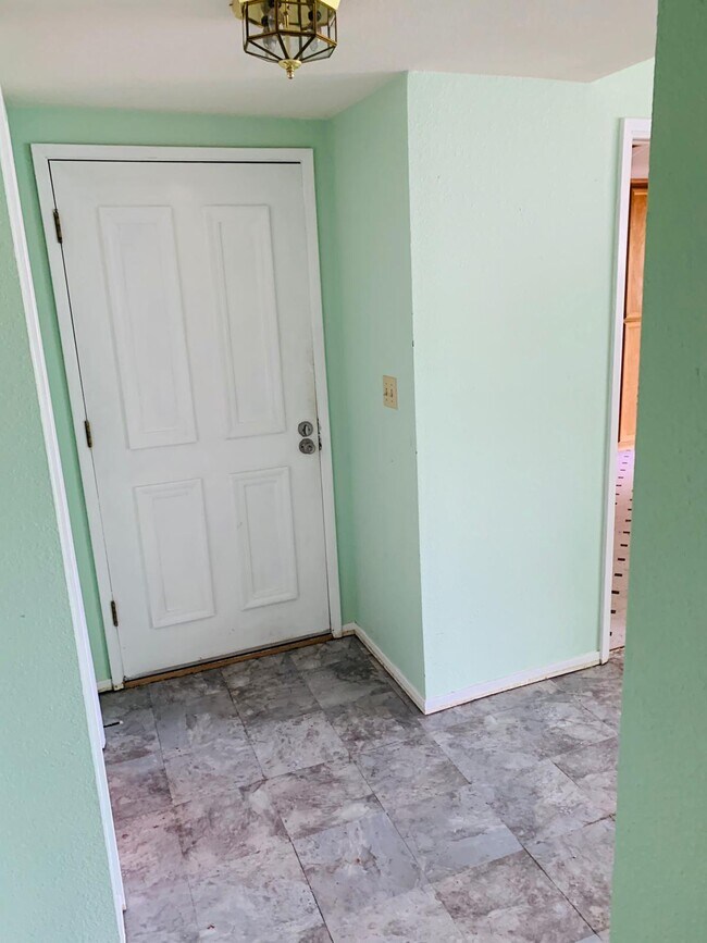 Building Photo - 16 Pelican Ct