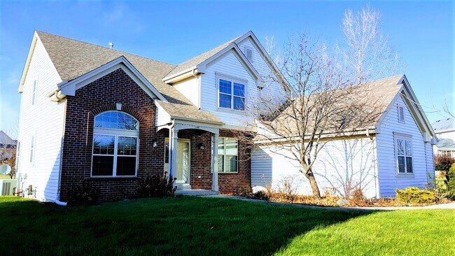Building Photo - 1805 Deer Path