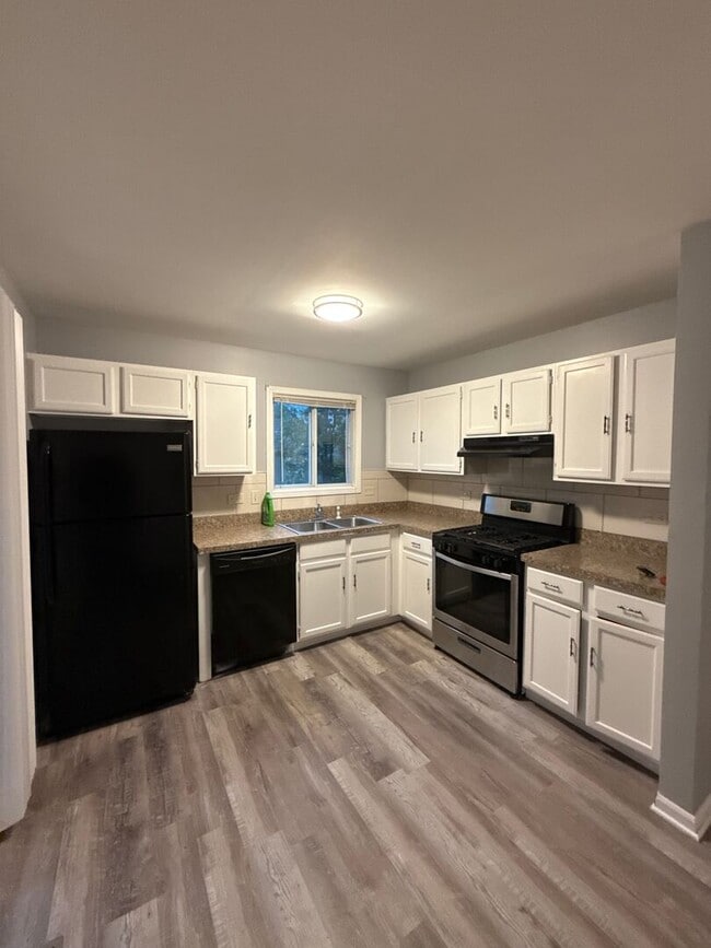 Building Photo - 1481 Andover Dr