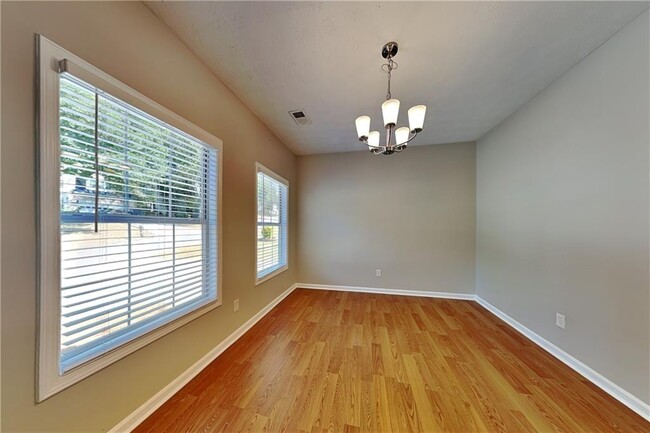 Foto del edificio - 2020 Hunters Trail Dr