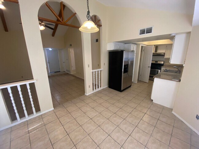 Foto del edificio - EASTSIDE HOME FOR RENT