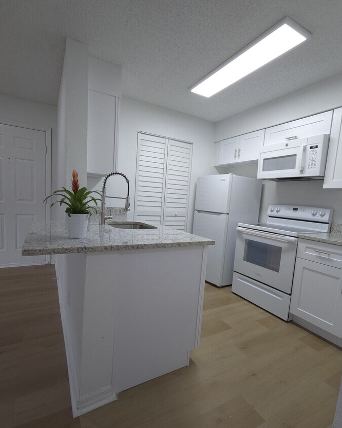 Foto principal - 1063 S Hiawassee Rd