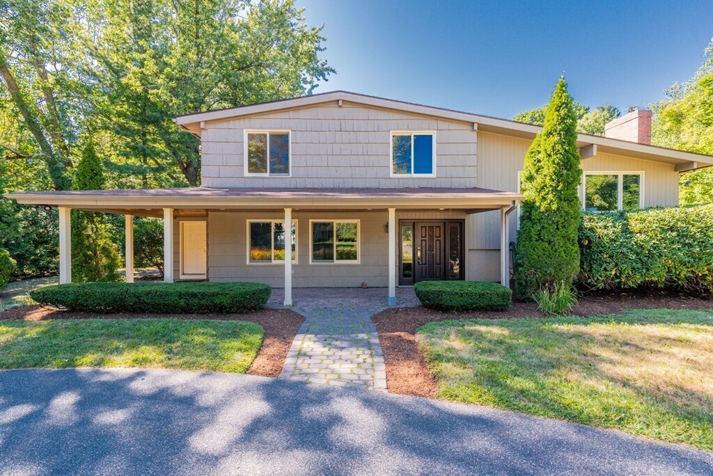 Primary Photo - 4 Blueberry Ln