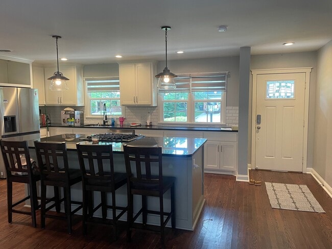 Building Photo - 1012 Elmwood St