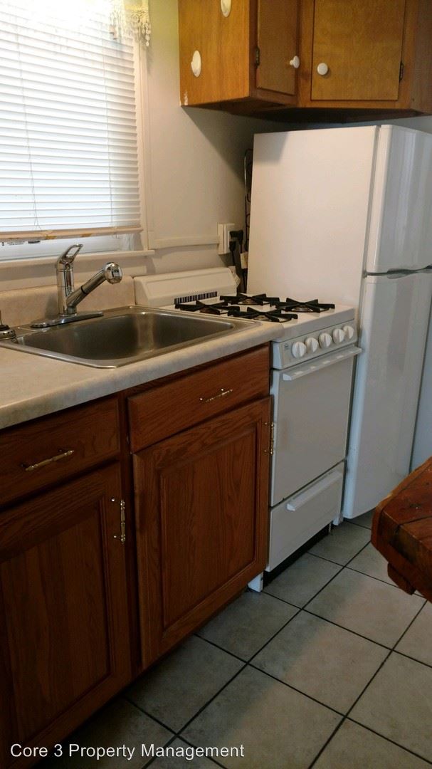 Building Photo - 614 E Walnut