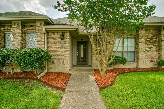 Foto del edificio - 15111 Canyon Crest