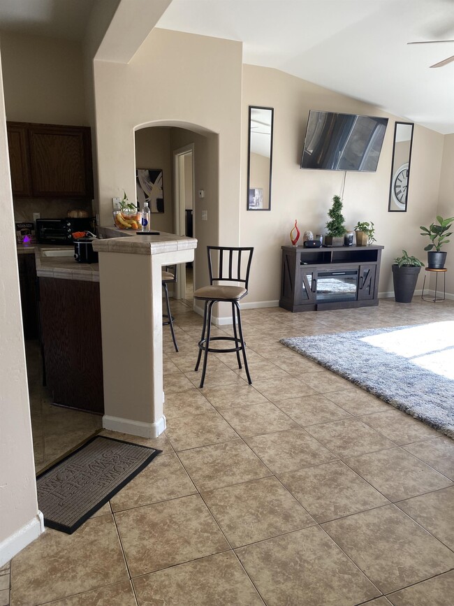 Foto del edificio - 8109 Libby Ct