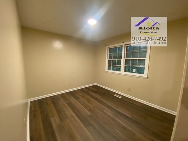 Building Photo - 733 Goodyear Dr