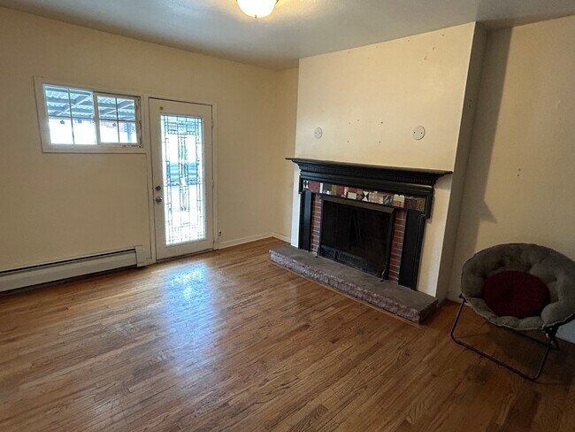 Foto del edificio - 2911 E Colfax Ave