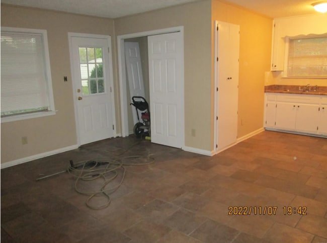 Building Photo - 6523 Yoder Ct