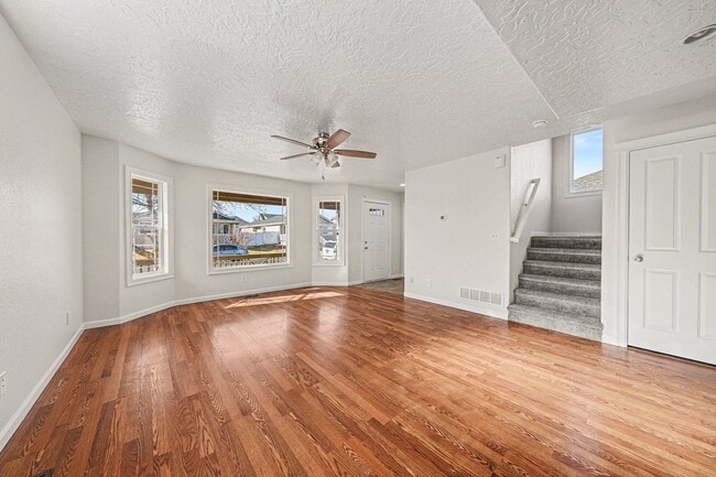 Foto del edificio - 4316 Paintbrush Dr