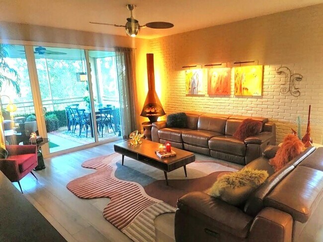 Foto del edificio - 7194 Key Haven Rd