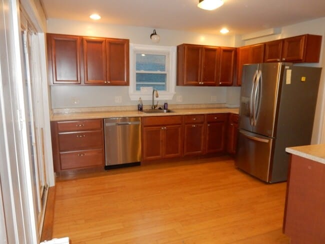 Building Photo - 12 Melcher Ct