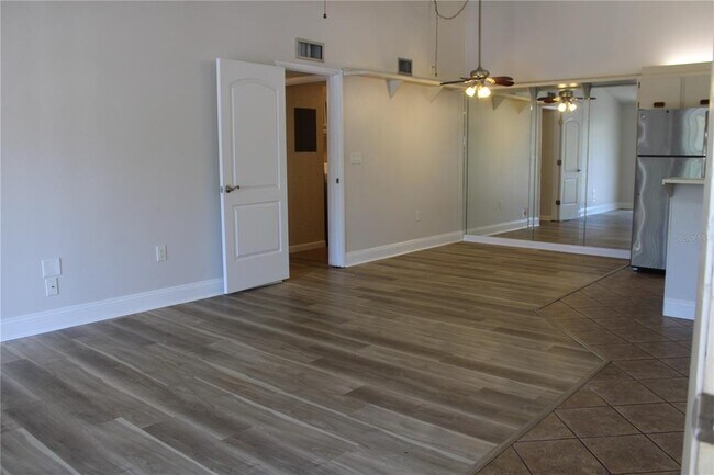 Building Photo - 3345 Crystal Ct E