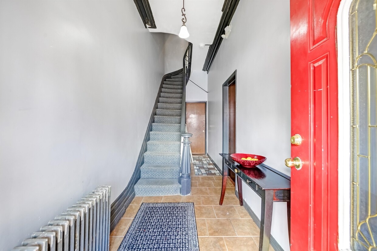 Building Photo - 204 5th St