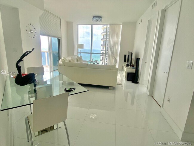 Building Photo - 18201 Collins Ave