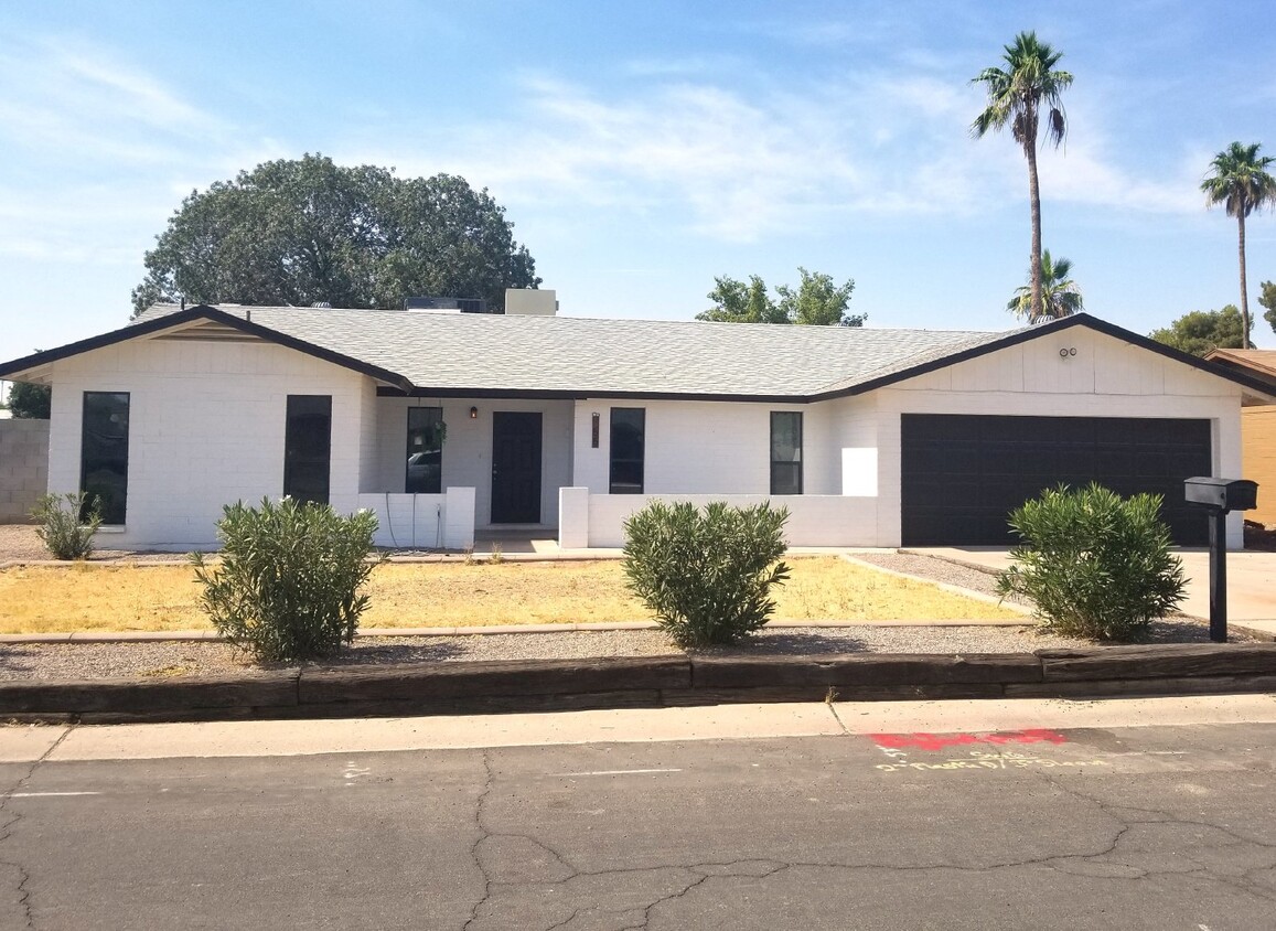 Primary Photo - Stunning 3-Bedroom, 2-Bath Ranch-Style Hom...