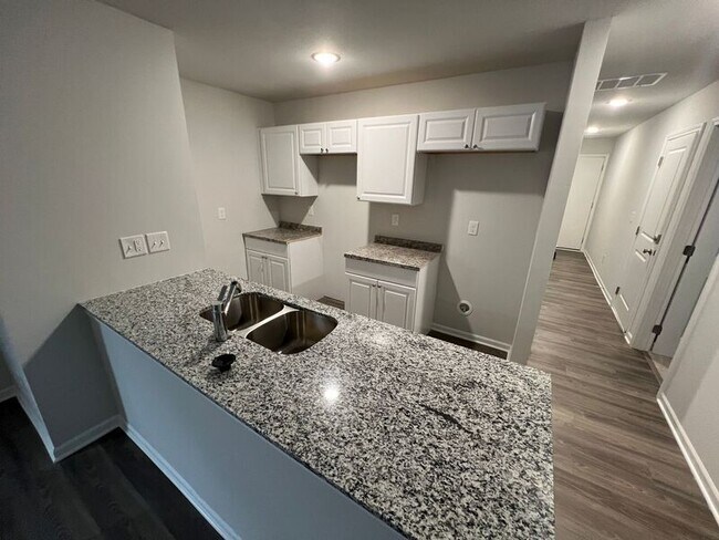 Building Photo - 4034 Highland Ave