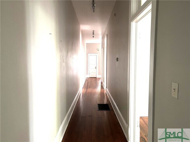 Building Photo - 216 W 41st St