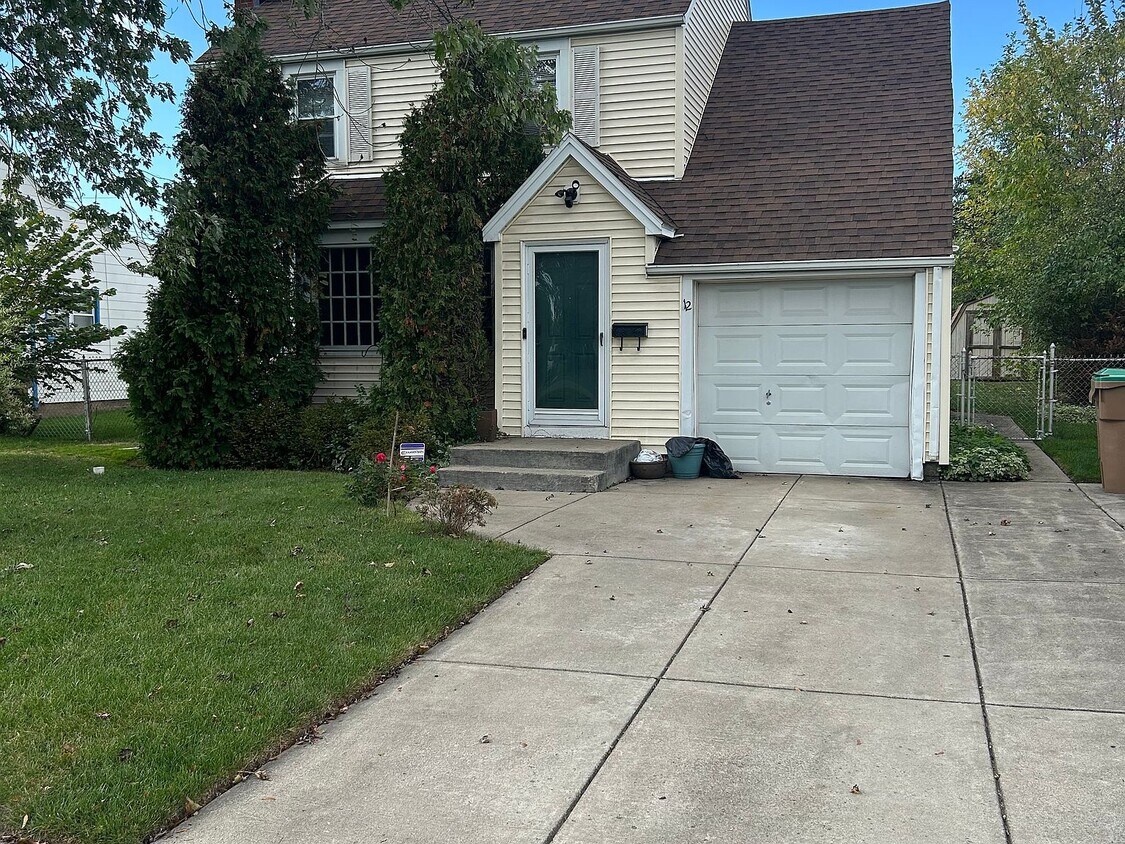 Foto principal - 12 Cleveland Dr