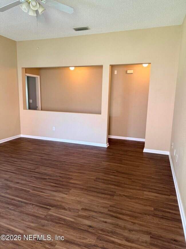 Foto del edificio - 1432 Heather Ct