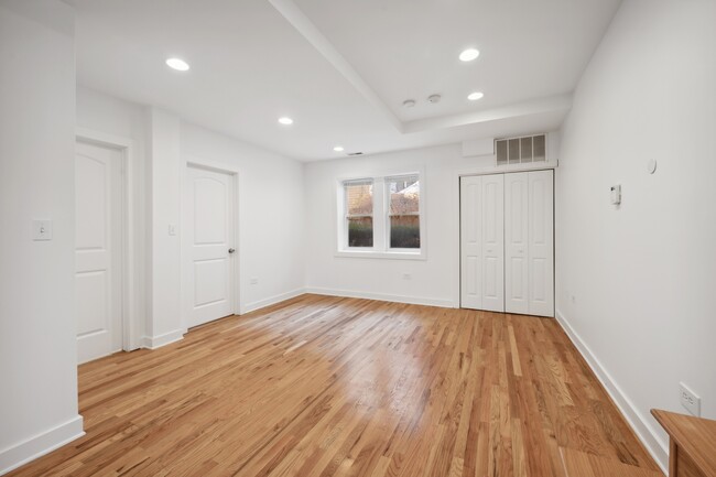 Foto del edificio - 1432 N Maplewood Ave