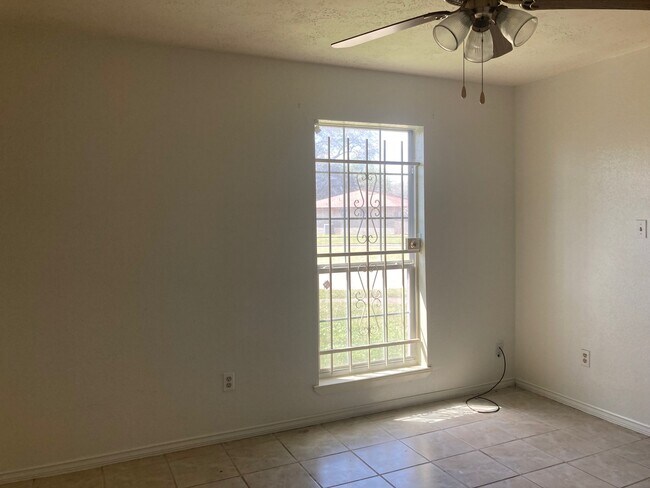 Foto del edificio - 7750 Water Park Ln